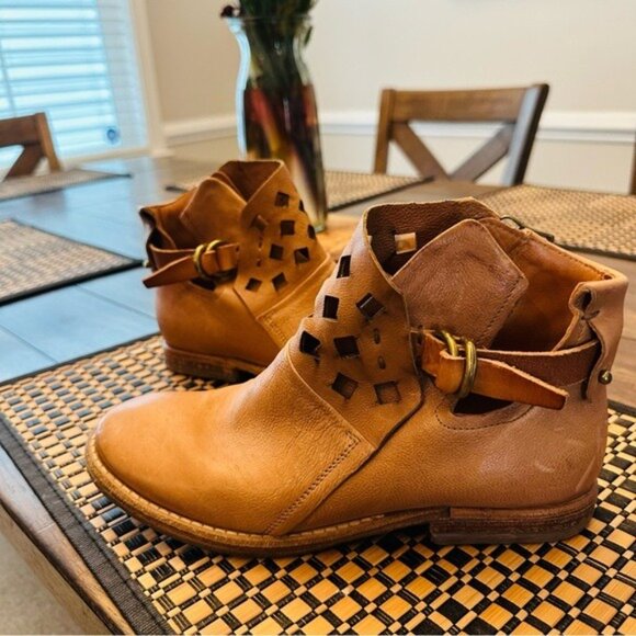 A.S. 98 Zada Tan Cut Out Booties Size 7 – Leather Ankle Boots NWOB - Picture 2 of 15